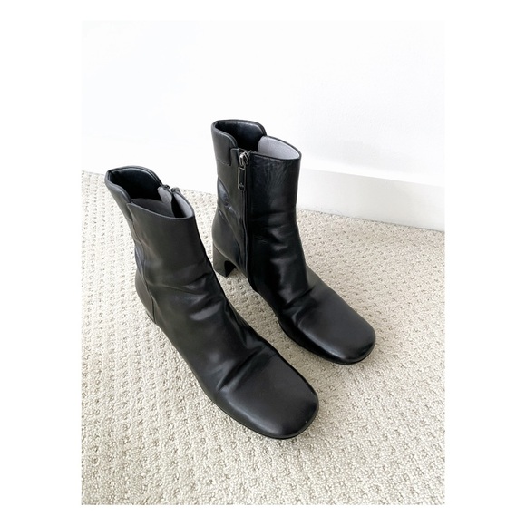 Gucci Shoes - Authentic Gucci Black Leather Ankle Boots – Size 8.5 (Style 10402380)